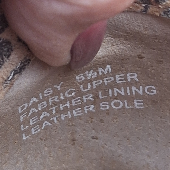 Baci Daisy Tapestry Brocade Mink Fur Pom Pom Slip-On Ankle Heel Boots  Size 6.5 - Picture 2 of 16